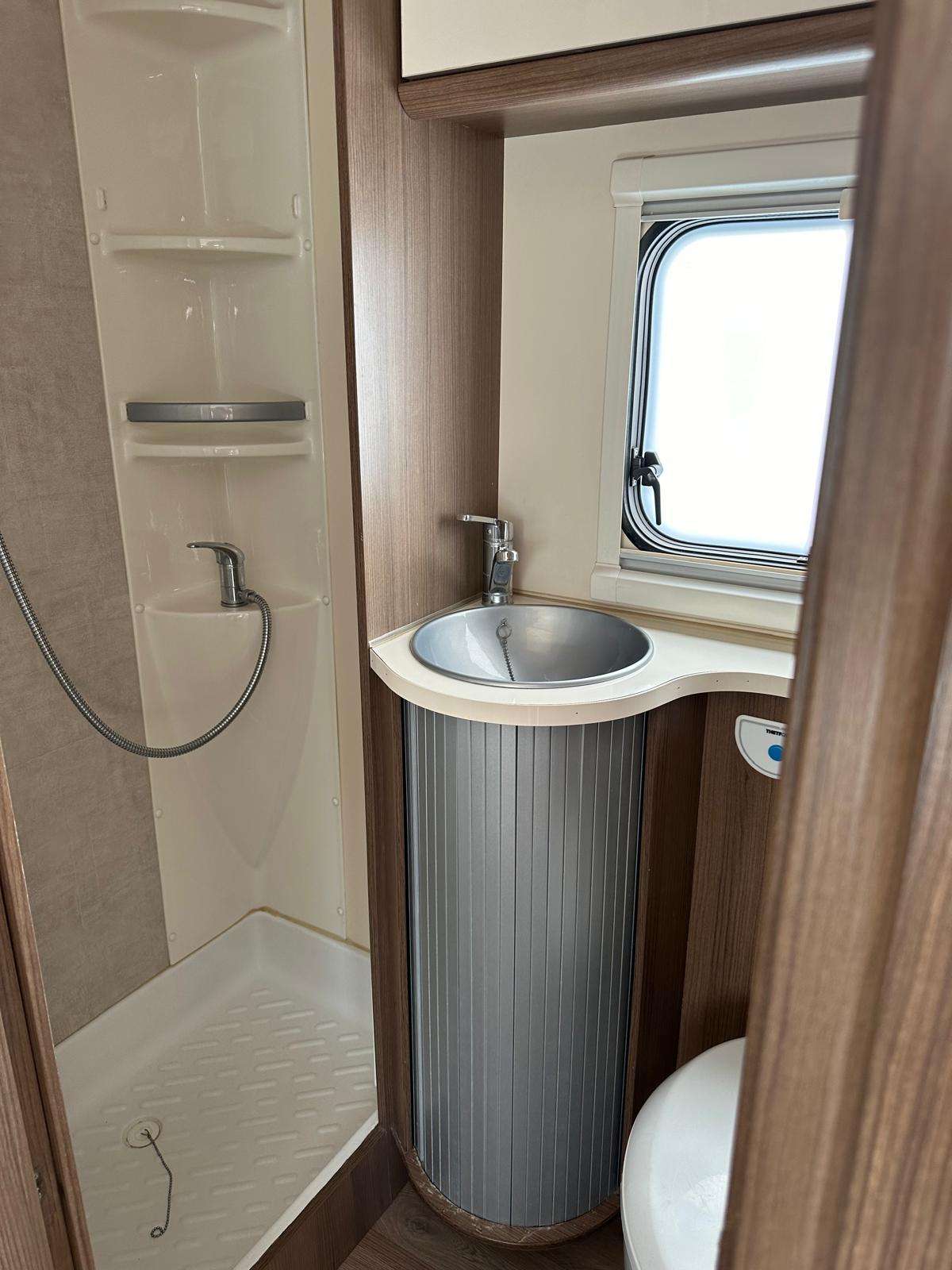 Fiat Ducato 2.3 Turbo, Modelo Elnagh perfilada, Cama francesa - Imagen 9