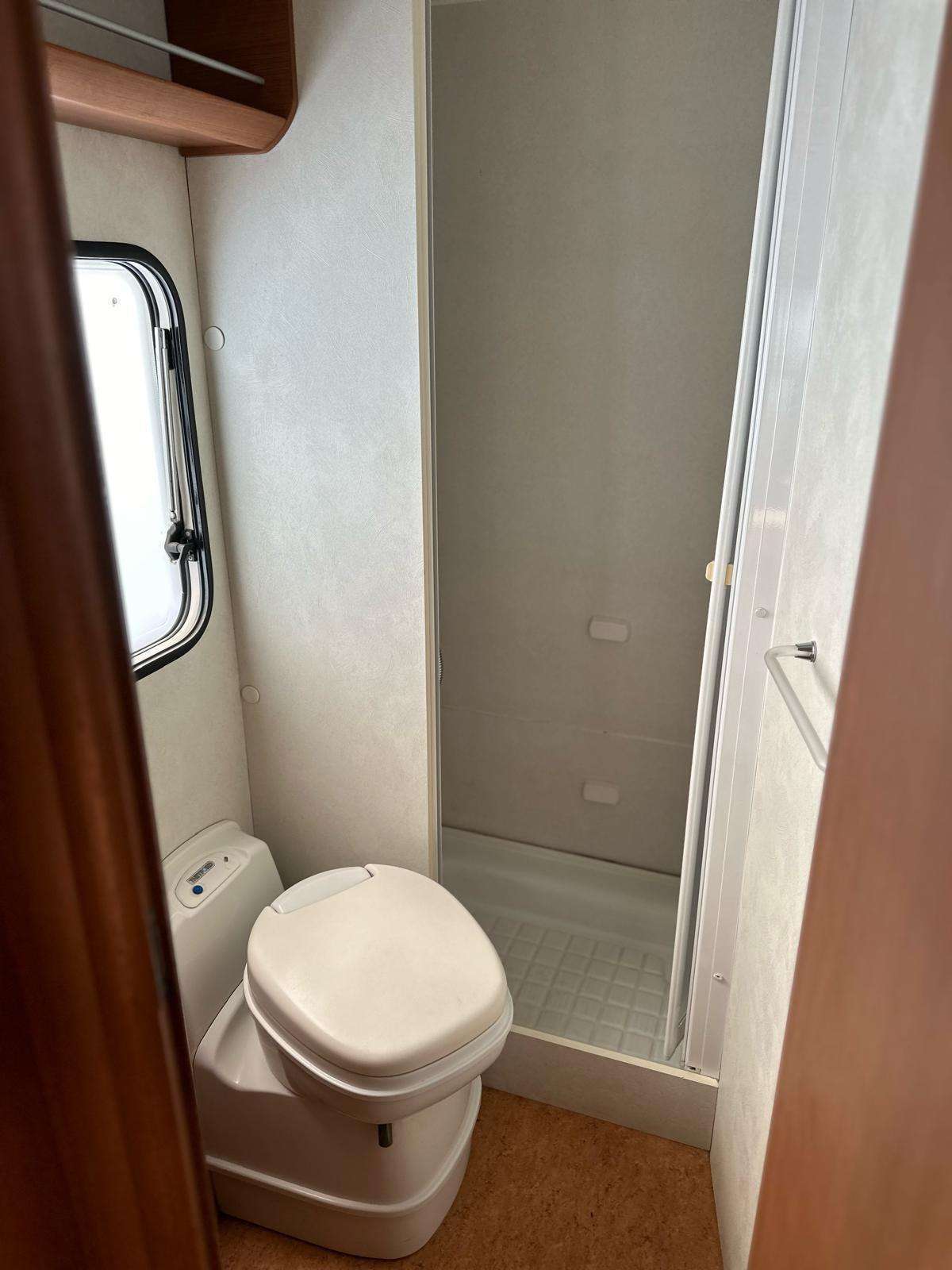 Fiat Ducato 2.3 Turbo, Modelo Elnagh perfilada, Cama francesa - Imagen 15